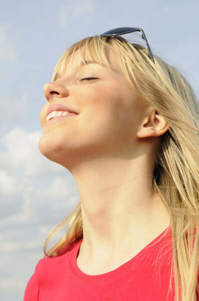 Young woman with sunglasses