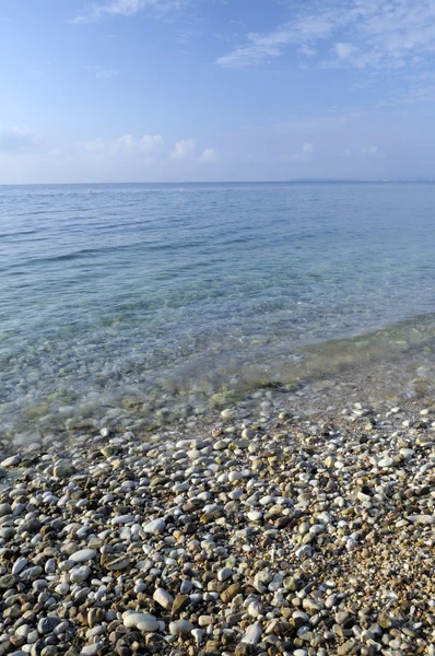 Praia com pedras — Fotografia de Stock