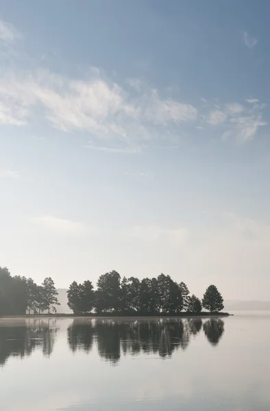 Lago por la mañana —  Fotos de Stock