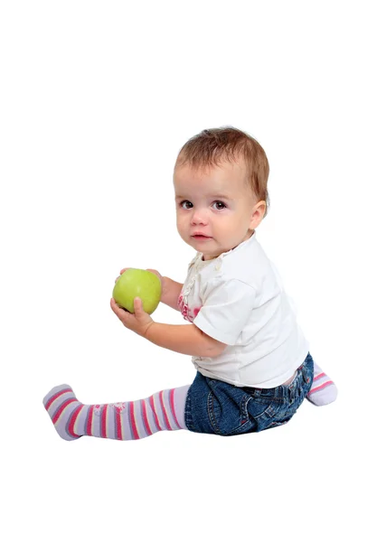 年轻的宝贝女儿吃新鲜的青苹果 — 图库照片
