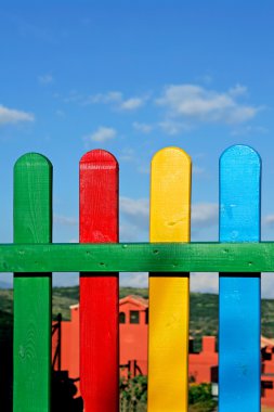 Tarih Bahçesi çit boyalı ahşap renkli satırlar