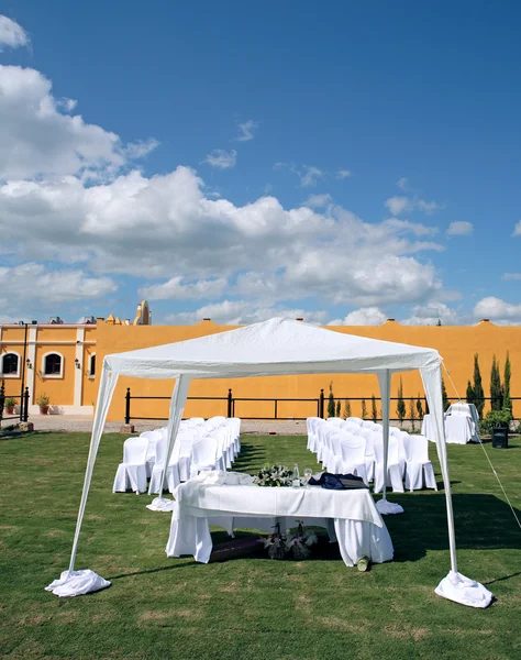 Tomma platser på ett utomhus bröllop — Stockfoto