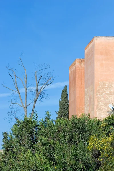 Utsidan av palatset Alhambra i granada — Stockfoto