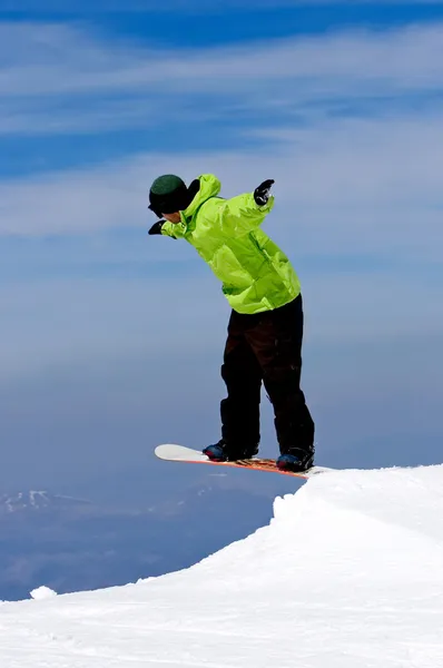 Man snowboarden op hellingen van prodollano ski-oord in Spanje — Stockfoto
