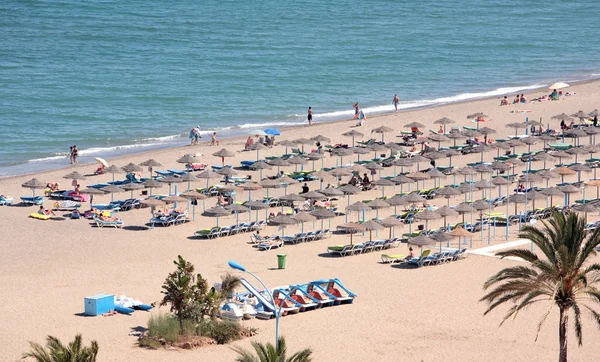 Vista aérea de praia e turistas em férias — Fotografia de Stock