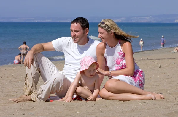 Młody atrakcyjny rodziny na wakacje w Hiszpanii — Zdjęcie stockowe