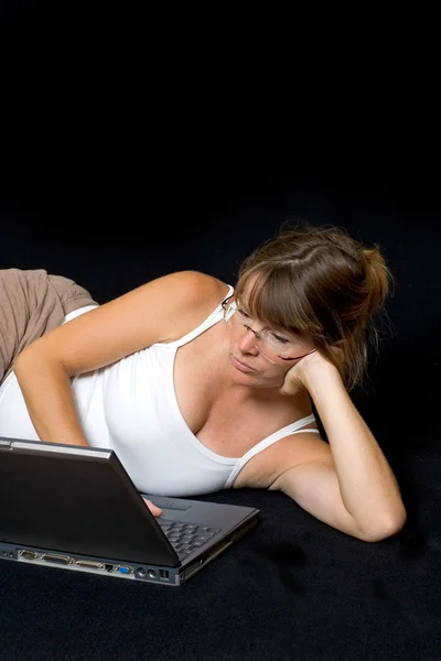 stock image Pregnant woman surfing the net