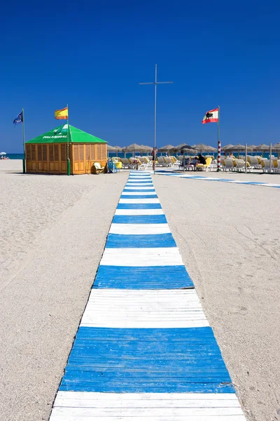 Path leading to beach at Roquetas del Mar in Spain — Stock Photo, Image