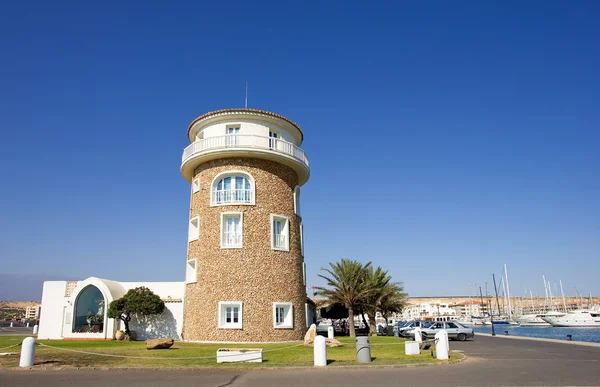 Wachttoren in almerimar haven aan de costa del almeria in Spanje — Stockfoto