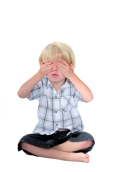 Young boy with his hands over his eyes and white background — Stock Photo, Image