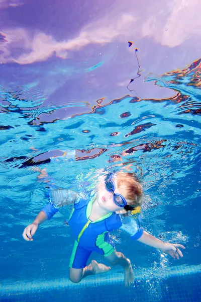 Child or young boy holding breath underwater — Stock Photo, Image