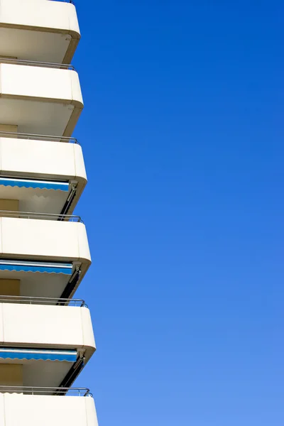 Side of modern, sunny apartment block in Spain — Stock Photo, Image