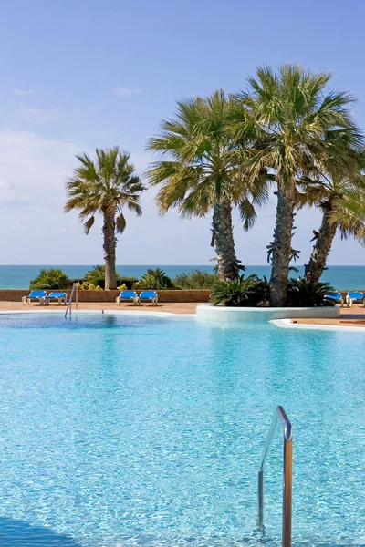 Luxury swimming pool with sea views — Stock Photo, Image