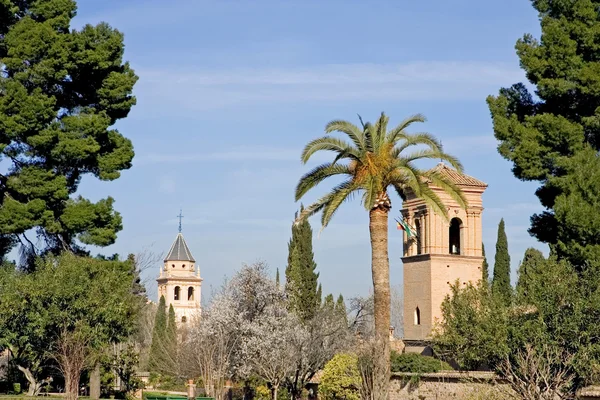 Utsidan av palatset Alhambra i granada — Stockfoto