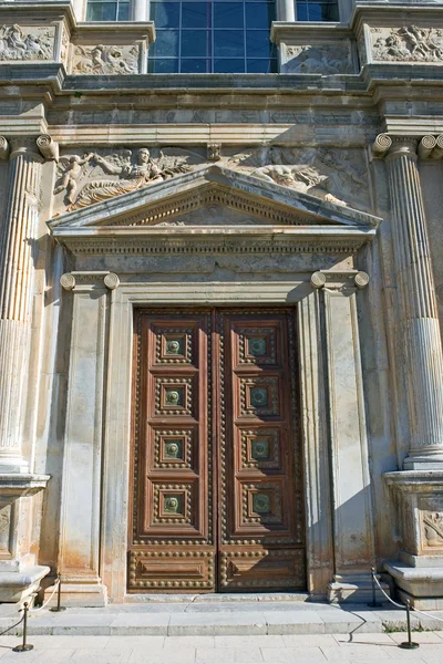 Starożytne drzwi w pałacu alhambra w Hiszpanii — Zdjęcie stockowe