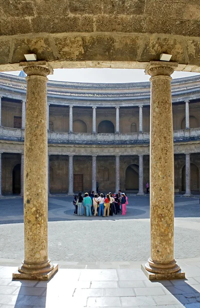Древняя арена во дворце Альгамбра в Испании — стоковое фото