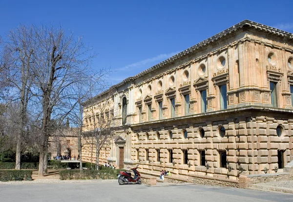 Oude architectuur in het alhambra paleis in Spanje — Stockfoto