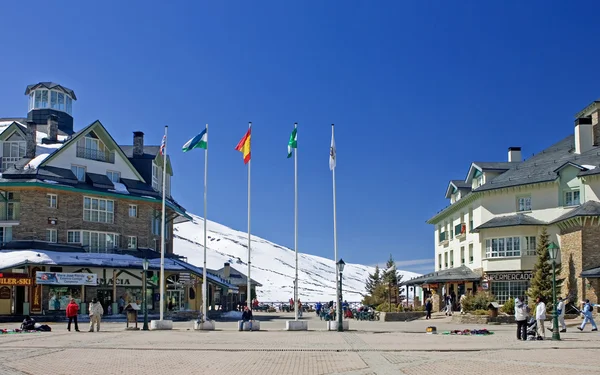 Praça da cidade de Prodollano estância de esqui em Espanha — Fotografia de Stock