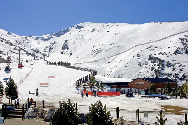 Piste da sci della stazione sciistica di Prodollano in Spagna — Foto Stock