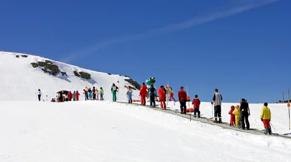 Χιονοδρομικές πίστες του χιονοδρομικού κέντρου prodollano στην Ισπανία — Φωτογραφία Αρχείου