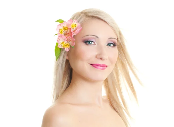 Vrouw met lang haar en roze make-up — Stockfoto