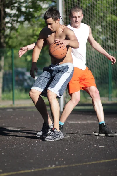 Basketbol.