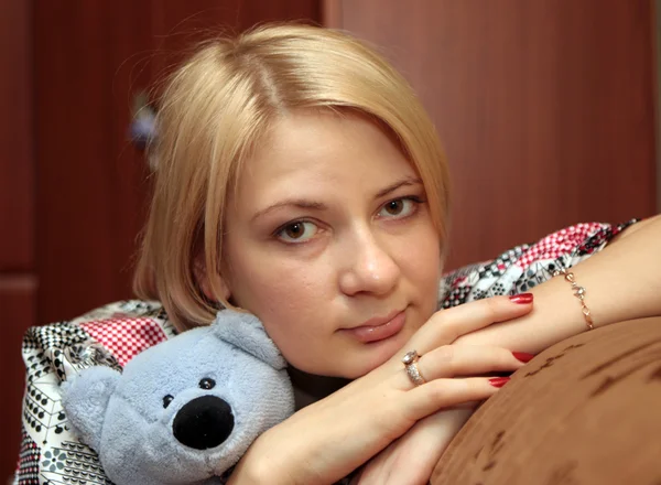 A girl and a teddy bear — Stock Photo, Image