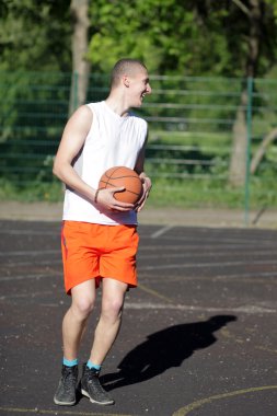 Basketbol.