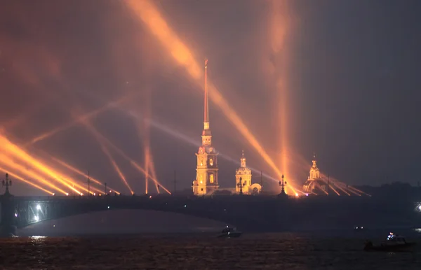 Espectáculo láser en San Petersburgo . — Foto de Stock