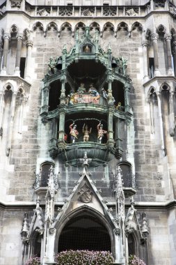 Marienplatz Münih'te saat