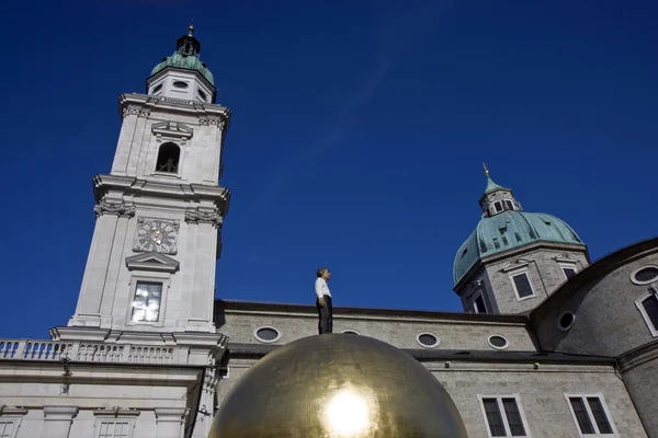 De kathedraal koepel in stad centrum van salzburg, Oostenrijk — Stockfoto