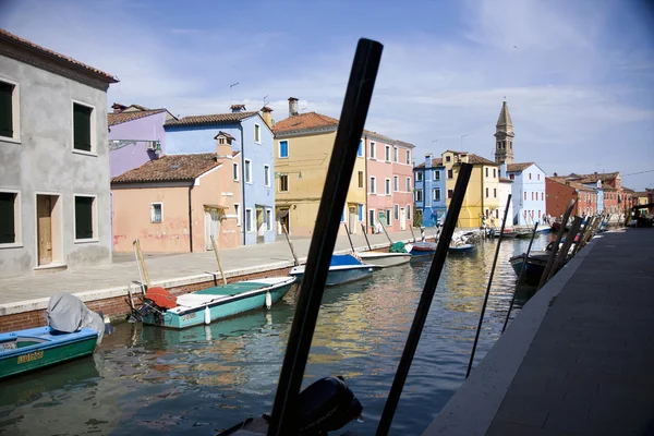 Canale nell "isola di Burano — Foto Stock