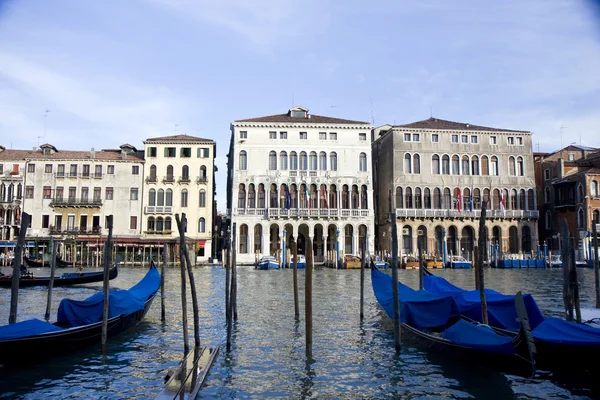 Edifícios no grande canal em Veneza — Fotografia de Stock