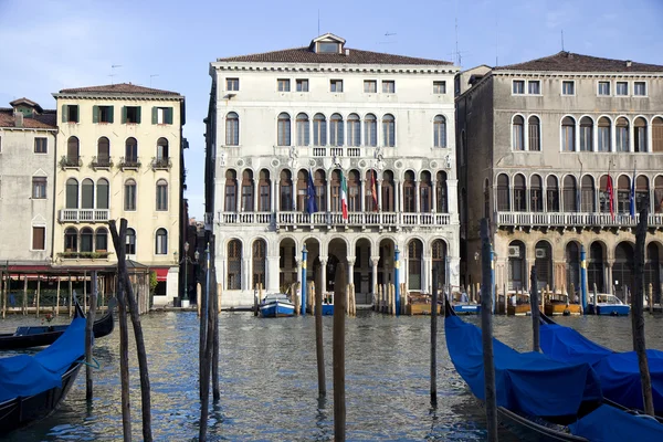 Budovy na velký kanál v Benátkách — Stock fotografie