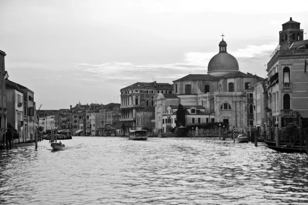 Gebouwen op het grote kanaal in Venetië — Stockfoto