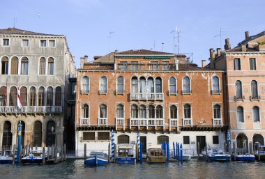 Venedik, büyük kanal üzerindeki binalar