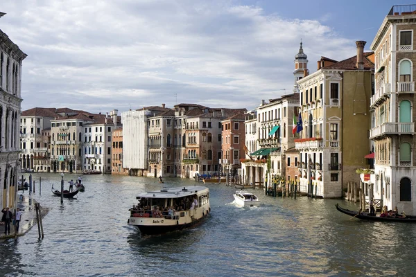 Gebouwen op het grote kanaal in Venetië — Stockfoto