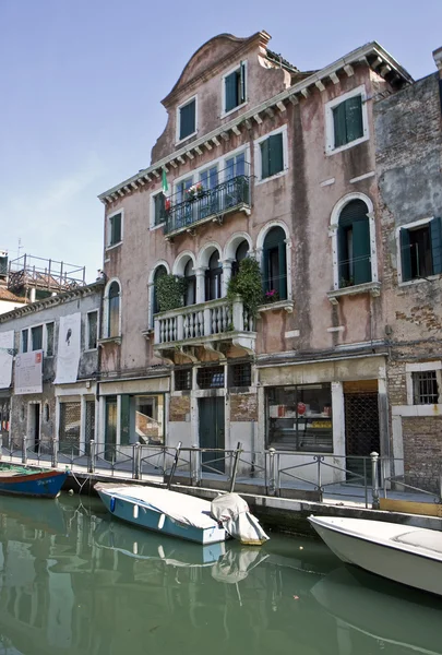 Budynki na wielki kanał w Wenecji — Zdjęcie stockowe