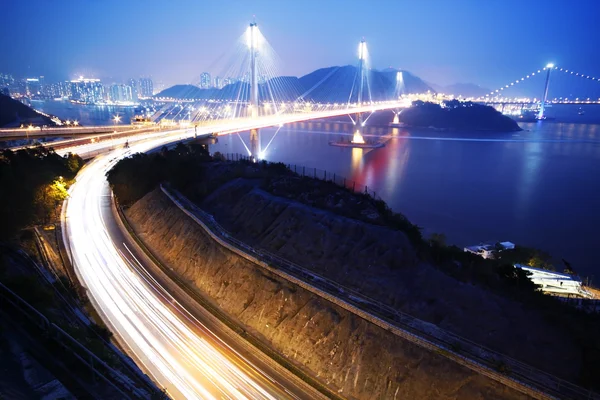 夜に香港でティンカウ橋 — ストック写真
