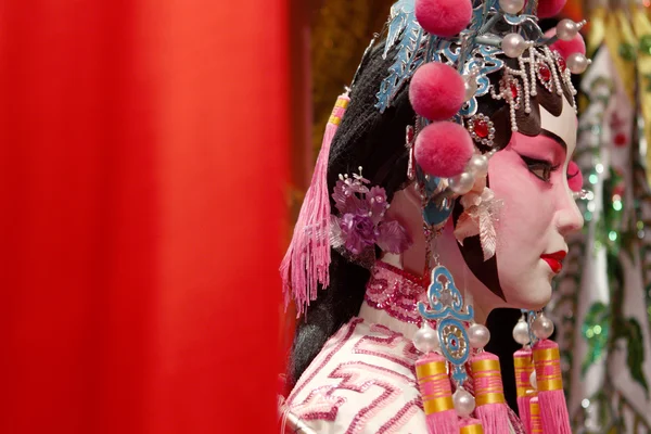 Kínai opera cumi és piros ruhát szöveg tér, nincs egy játék — Stock Fotó