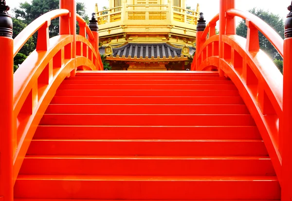 Orientalischer goldener Pavillon des Chi-lin-Nonnenklosters und chinesischer Garten, — Stockfoto