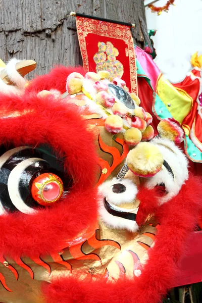 红色中国狮子头的关门 — 图库照片
