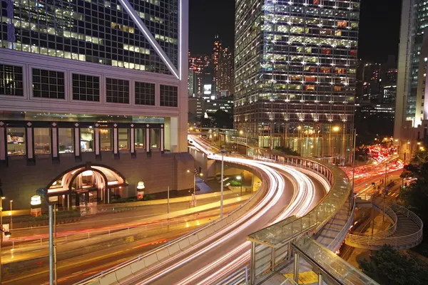 Tráfico nocturno ocupado en Hong Kong — Foto de Stock