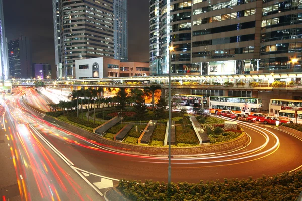 Akşamları çevre yolu trafiği olan modern şehir, Hong Kong — Stok fotoğraf