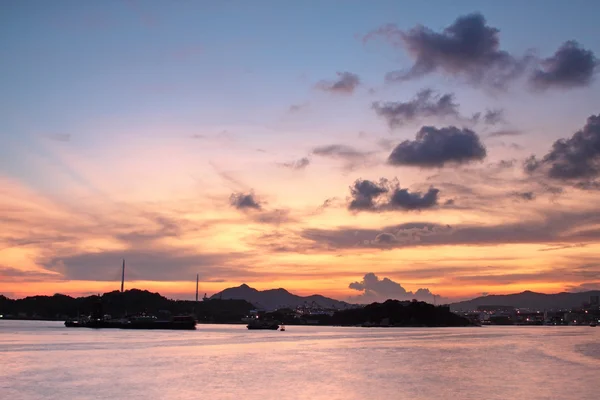 Vackra tropiska färgstark solnedgång — Stockfoto