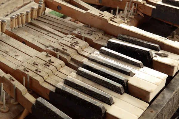 Oude piano — Stockfoto