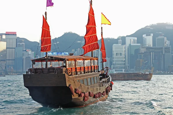 Sailboat in Hong Kong harbor — Stock Photo, Image