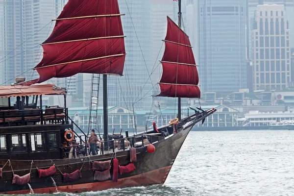 Ιστιοφόρο στο λιμάνι του Χονγκ Κονγκ — Φωτογραφία Αρχείου