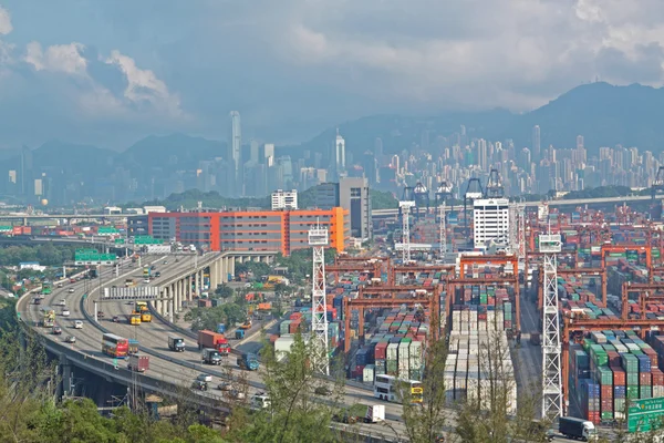 Hong Kong yolu ile konteyner terminalleri — Stok fotoğraf