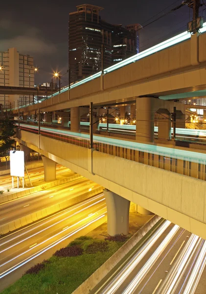 夜の香港での交通は — ストック写真